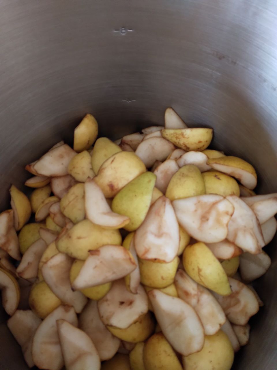pears in pot
