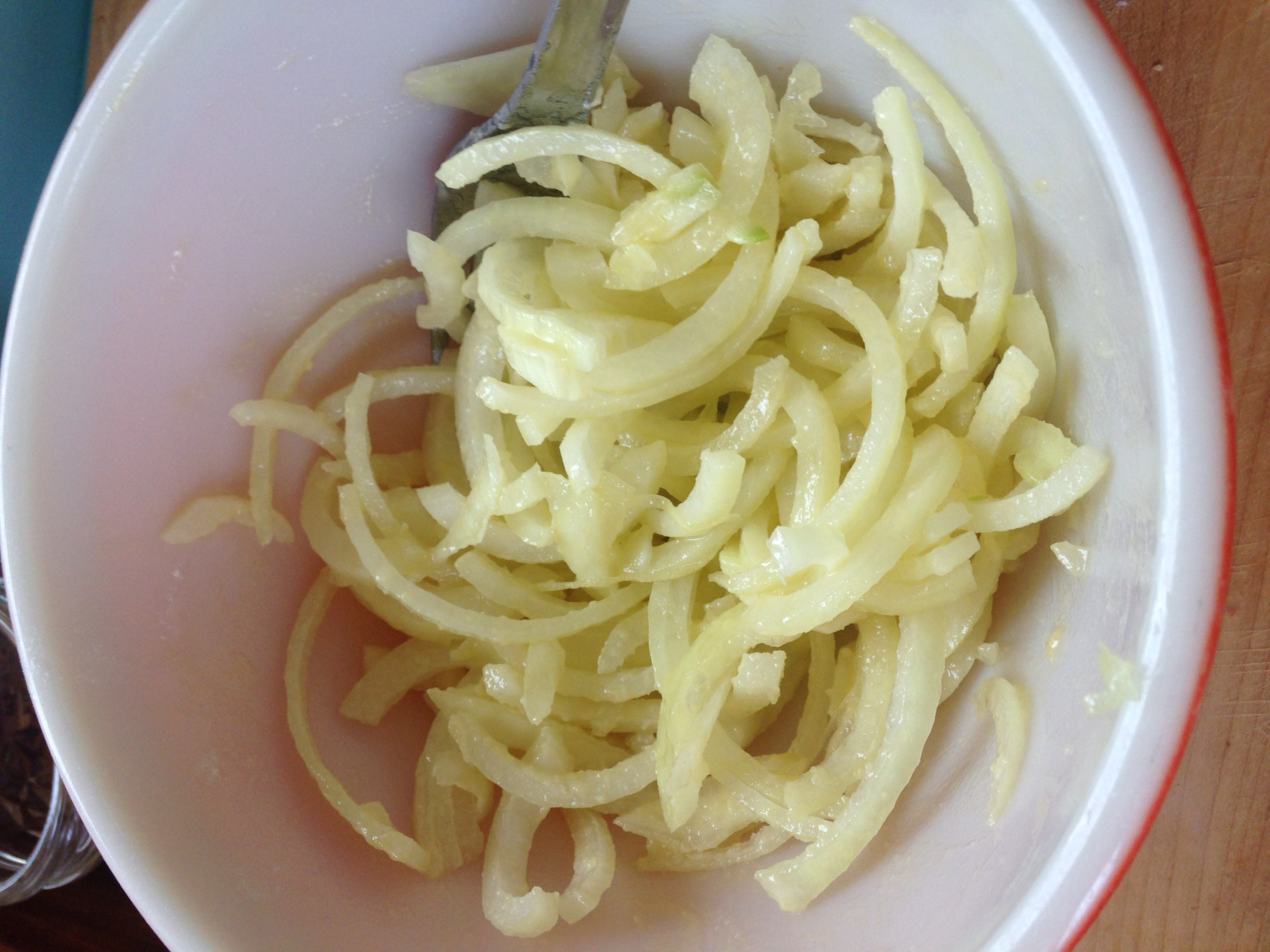 sliced onions